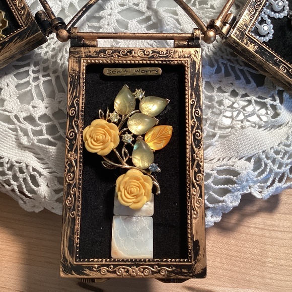 Wind up musical carousel handcrafted 12 vintage picture themes art mantle wall - Picture 15 of 17